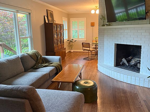 4th image of 3125 Lockwood Dr