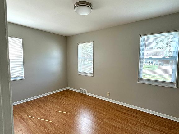 4th image of 13289 Superior St