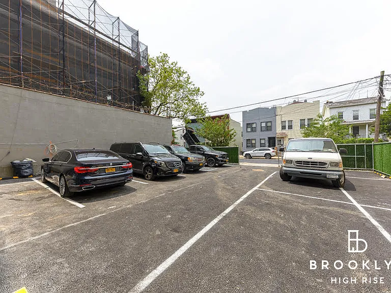 1010 Rogers Ave #4E — Photo 13