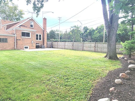 5th image of 11044 S Tripp Ave