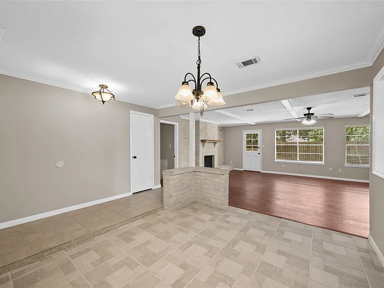 16306 Forest Bend Ave — Photo 3