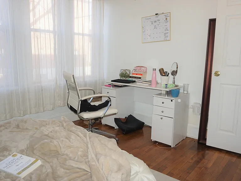 56 Egmont St #1 — Photo 6