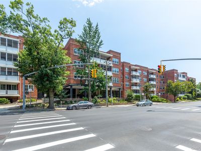 1 KENSINGTON GATE #302, Great Neck, NY, 11021