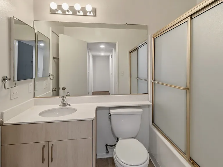 1619 S Bentley Ave — Photo 23