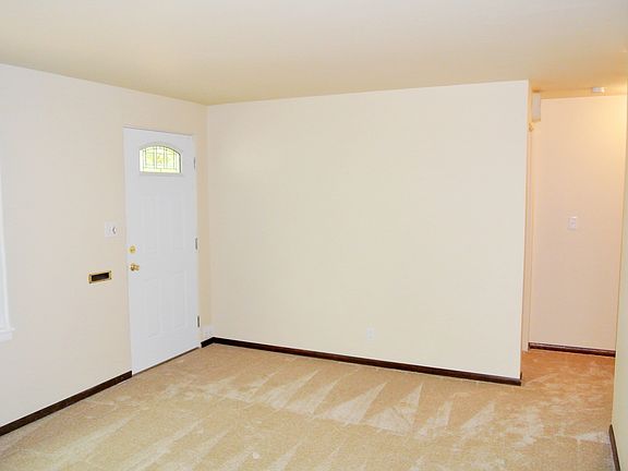 2nd image of 6204 N Walnut St
