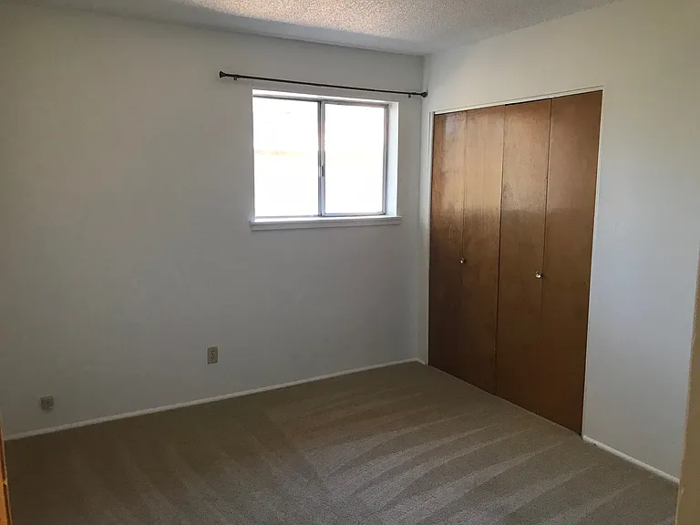 329 W Oak Ave — Photo 3