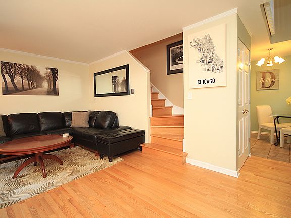 4th image of 1512 W Diversey Pkwy #C