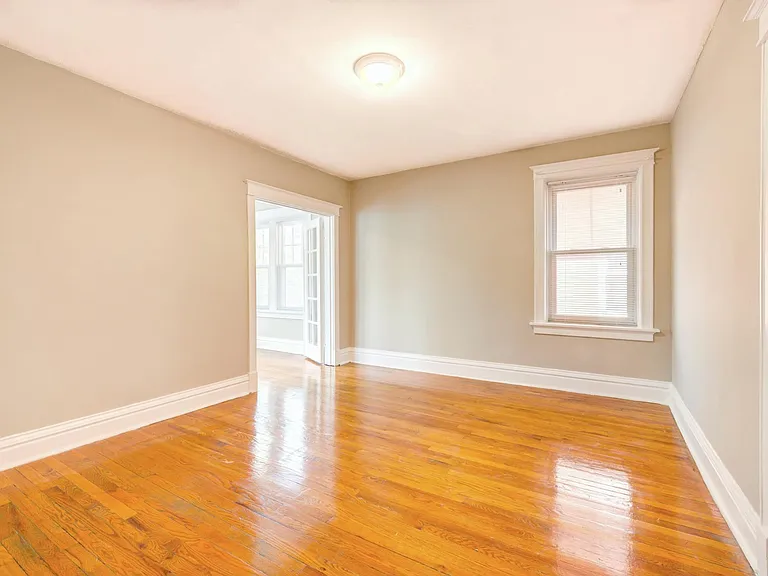 6331 Southwood Ave #3W — Photo 9