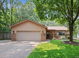3135 Jennella Dr, Commerce Township, MI 48390