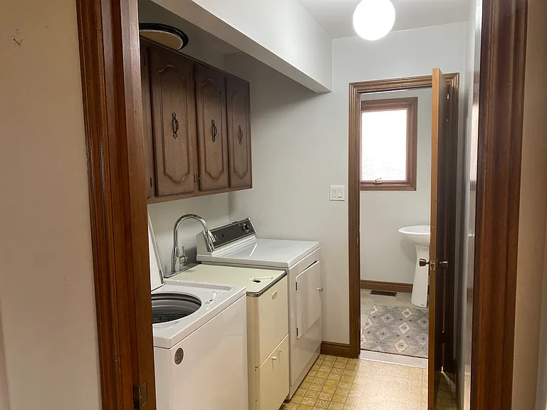 208 Castlegrove Blvd — Photo 16