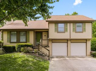 15005 W Peppermill Dr, Olathe, KS 66062