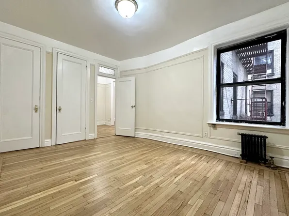 536 Fort Washington Avenue image 6 of 9