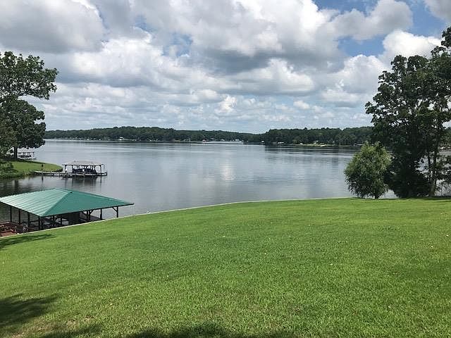 1st image of 125 Pebble Ln
