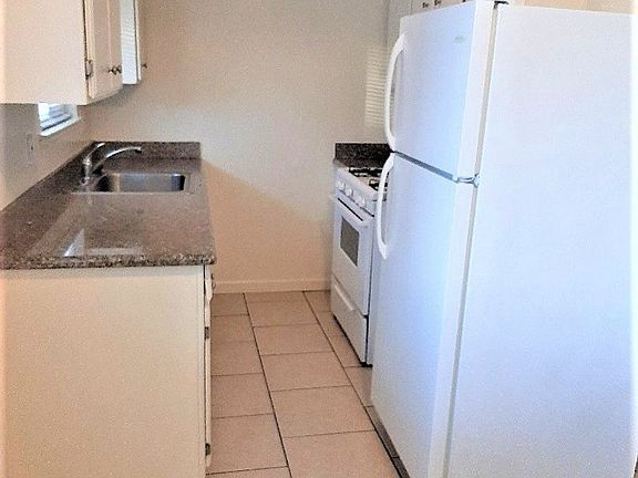 5th image of 924 S Garfield St APT 05
