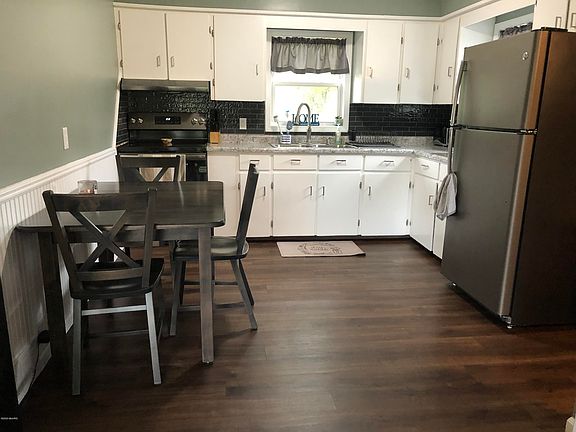 4th image of 502 Saint Clair St