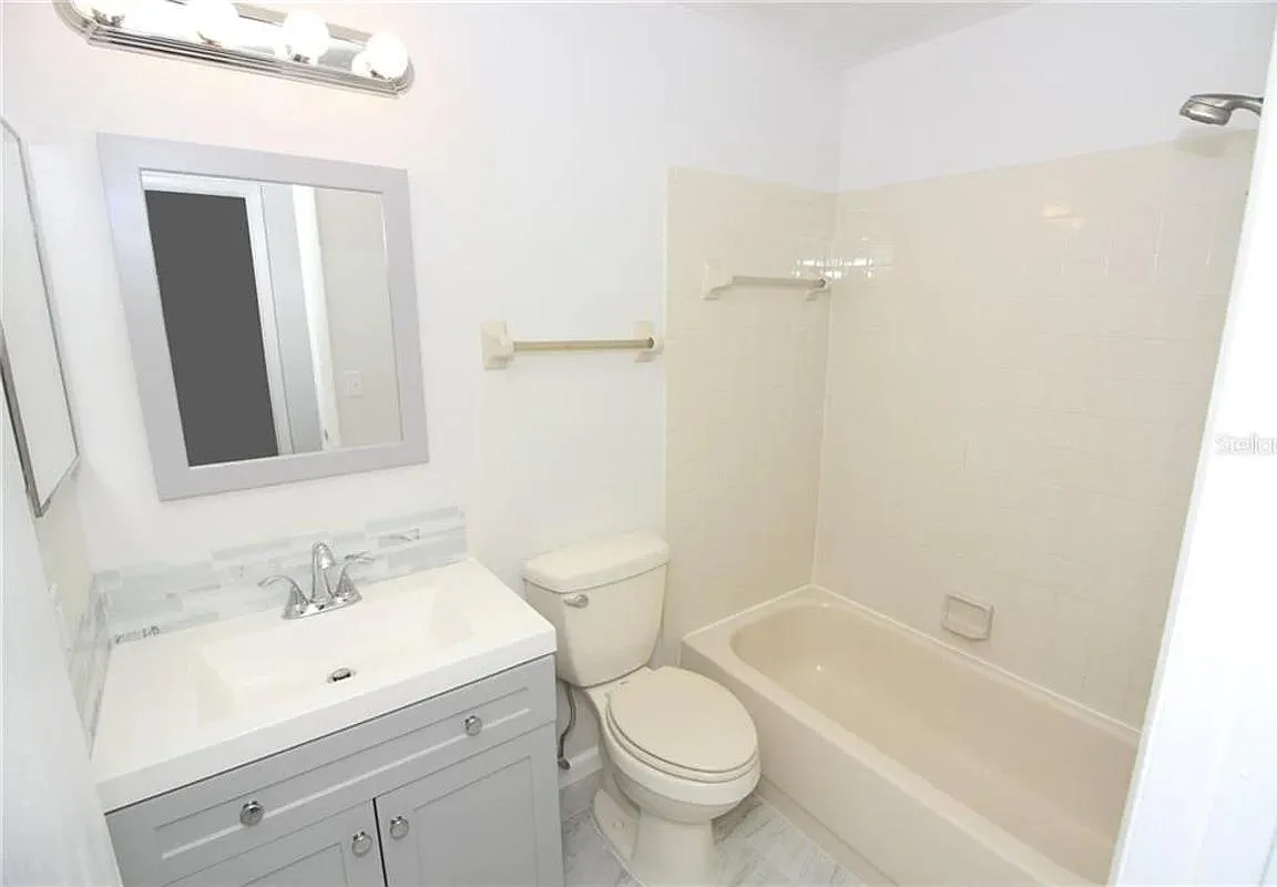 2556 Woodgate Blvd — Photo 3