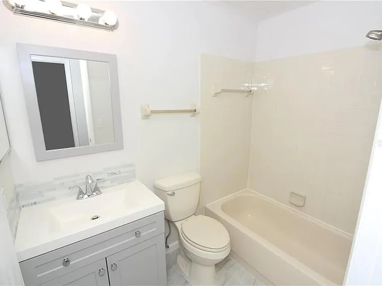 2556 Woodgate Blvd #206 — Photo 3