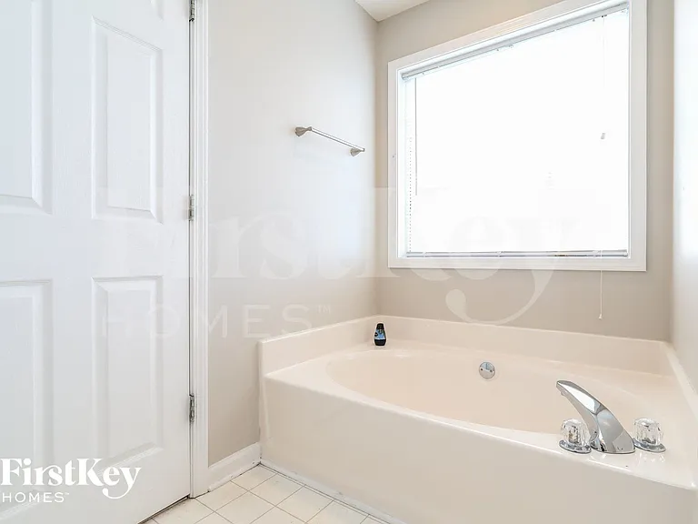 3240 Hilltop Cir — Photo 12