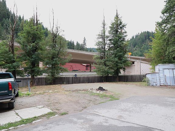 3rd image of 927 Residence St