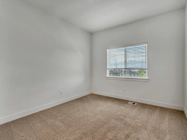 1593 N 1870 E — Photo 20
