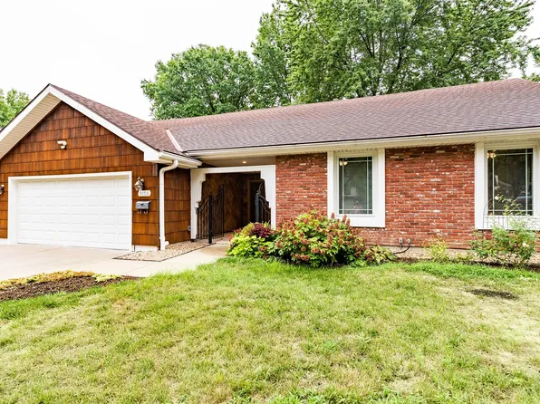 9155 W 92nd Ter, Overland Park, KS 66212