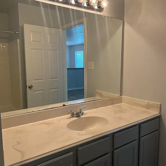 1104 E Walker St — Photo 16