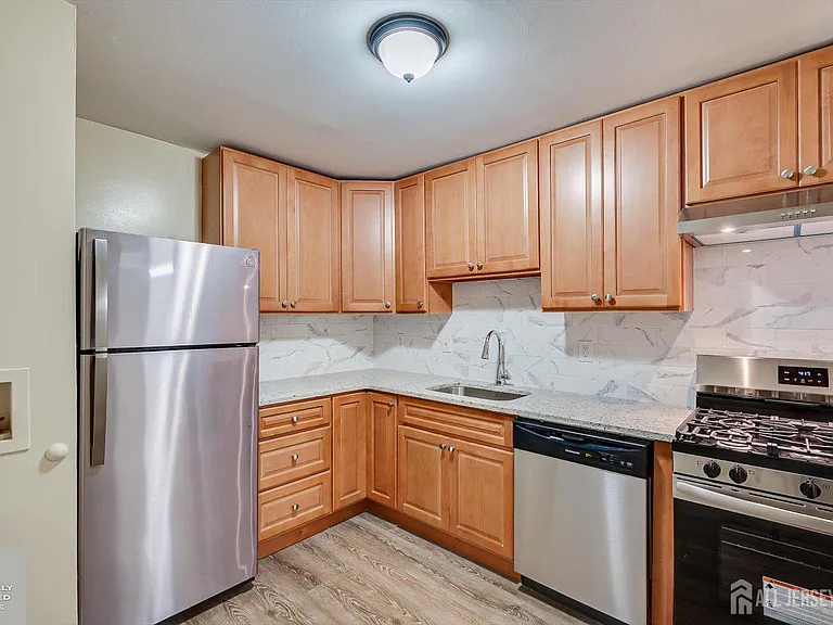 434 College Dr — Photo 9