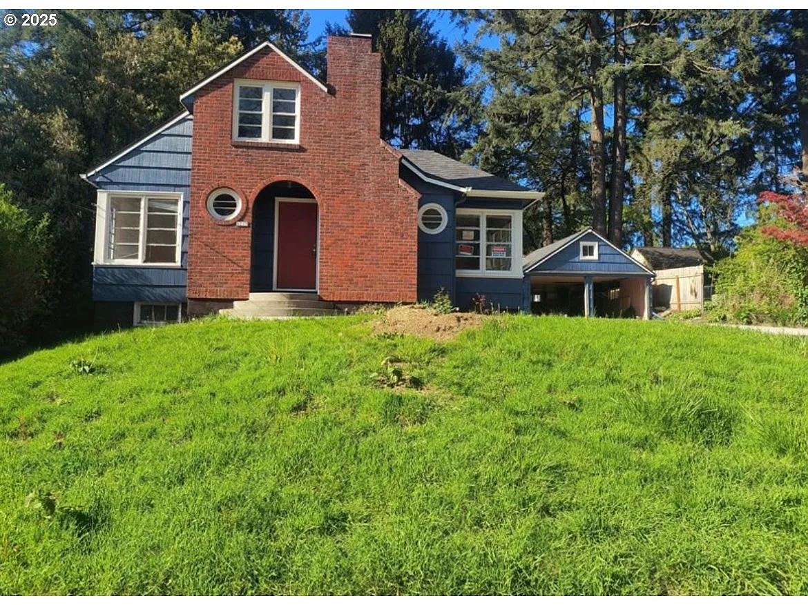 4219 SW Marigold St photo 1