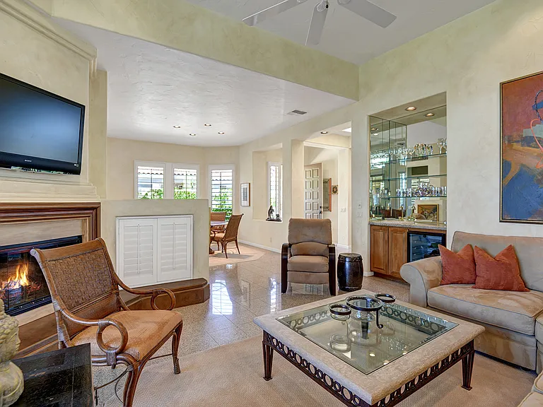 383 Desert Holly Dr — Photo 6