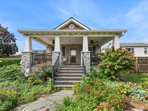 1711 Cora St, Crest Hill, IL 60403