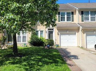 10 Bridle Ct, Cherry Hill, NJ 08003