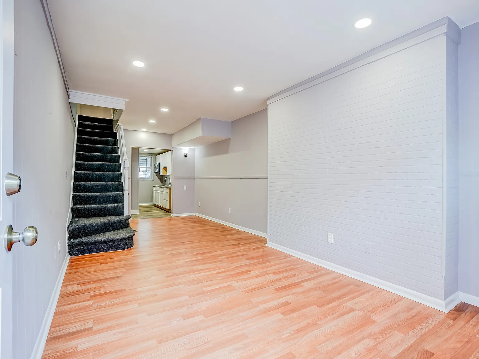 3 bed, 960 sqft, $1,650 — Photo 2