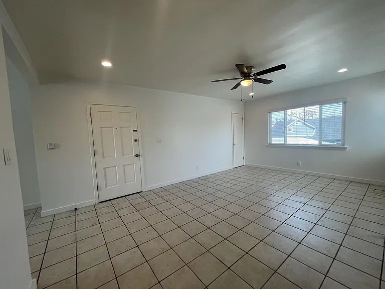 945 Thomas Ave — Photo 20
