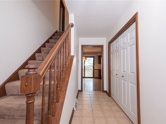 3rd image of 204 Woodbury Ct