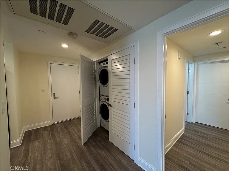 14934 Burbank Blvd #202 — Photo 5