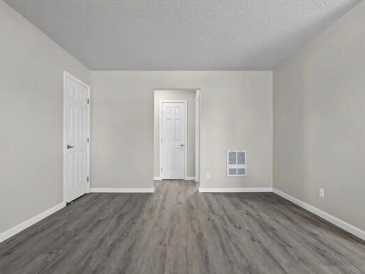 Castle Apartments — Photo 1