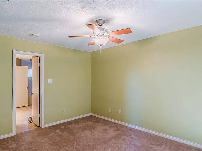 2407 Overland Ln — Photo 11