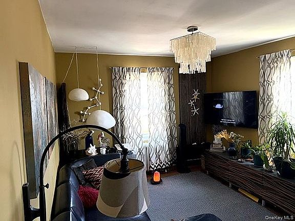 4th image of 74 W Hoffman Avenue
