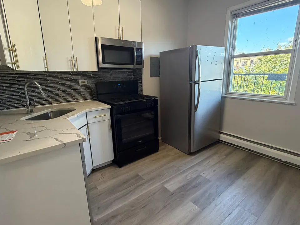 126 Neptune Ave #4E