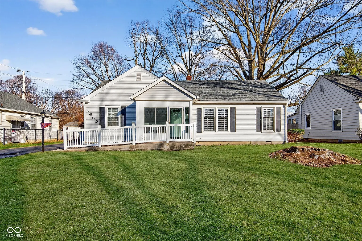 5655 Rosslyn Ave photo 1