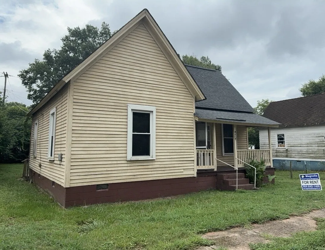 2 bed, 1.0 bath, $1,000 — Photo 2