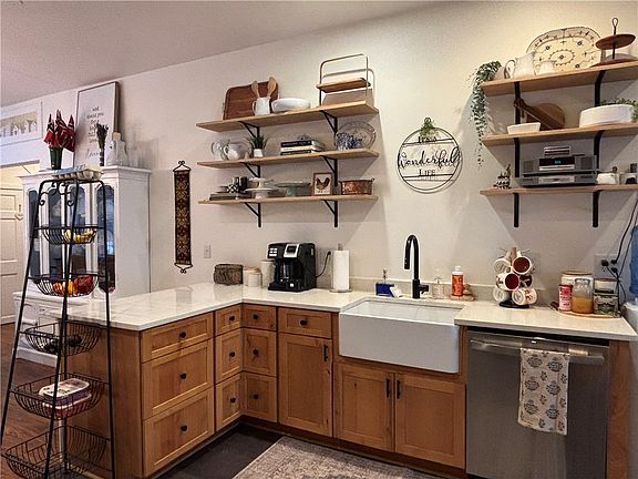 5th image of 332 Upper Dutch Hill Rd