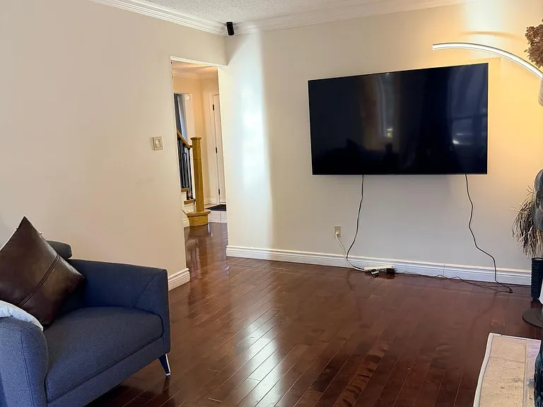 209 Bassett Blvd — Photo 9