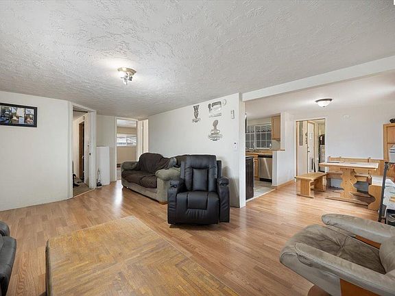 4th image of 801 Sanford Ave