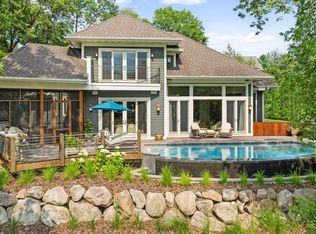 15 Queensland Ln N, Plymouth, MN 55447