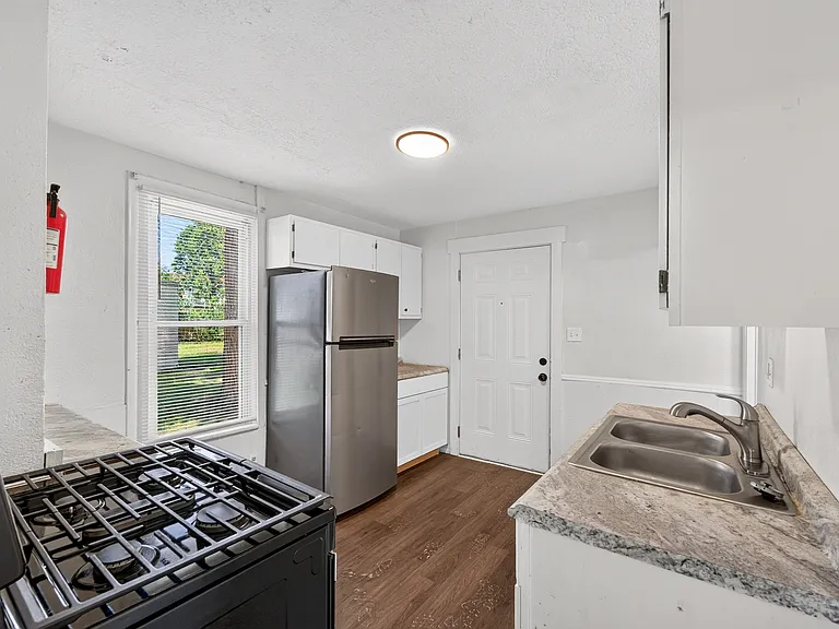 505 Brown St — Photo 5