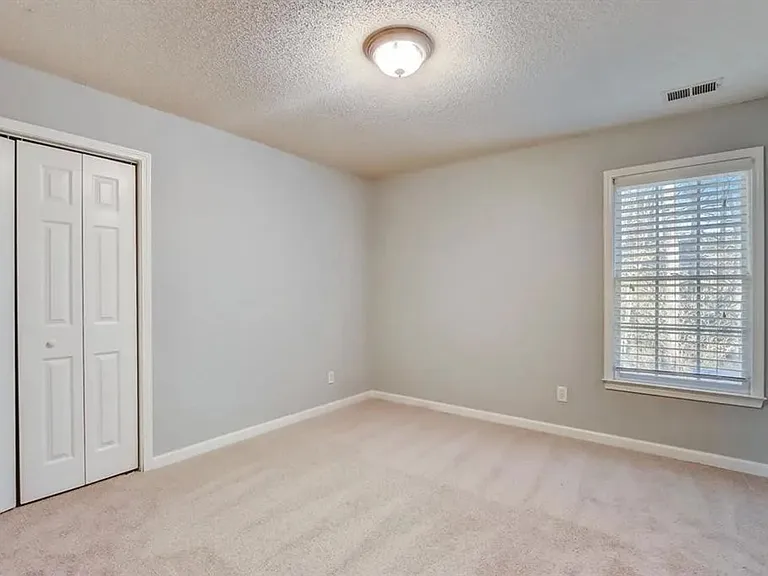 74 Flanders Ct — Photo 14
