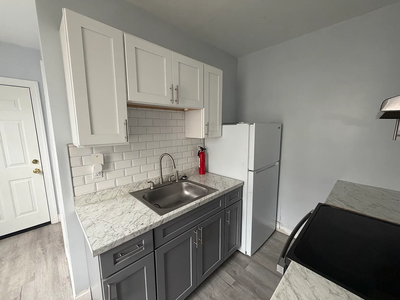 Studio, 795 sqft, $975 — Photo 2
