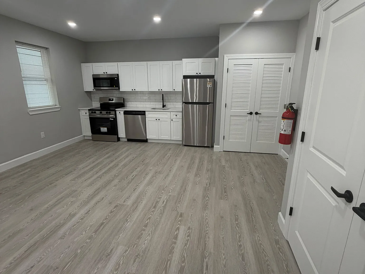 1 bed, $1,672 — Photo 4