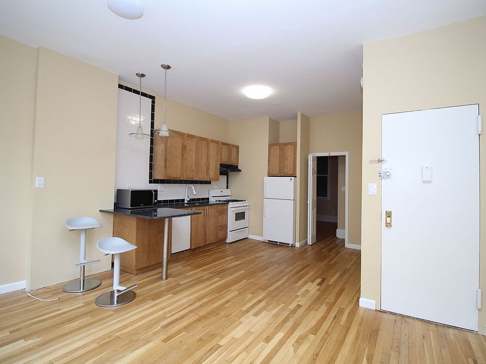 1st image of 40 1/2 Saint Marks Pl #2A